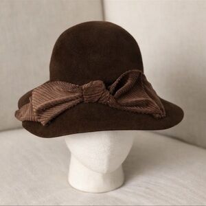 VTG Christine A. Moore Brown Hat Velour Felt 7.5” cloche silhouette elegant bow